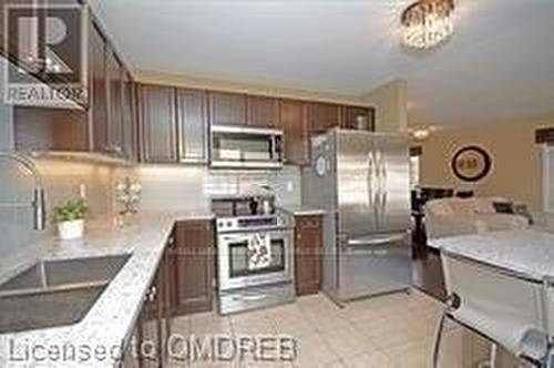 4799 Thomas Alton Boulevard, Burlington, ON - Indoor Photo Showing Kitchen With Stainless Steel Kitchen