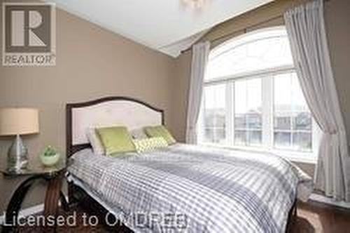 4799 Thomas Alton Boulevard, Burlington, ON - Indoor Photo Showing Bedroom