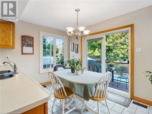 2079 Hunters Wood Drive, Burlington, ON - Indoor Photo Showing Dining Room