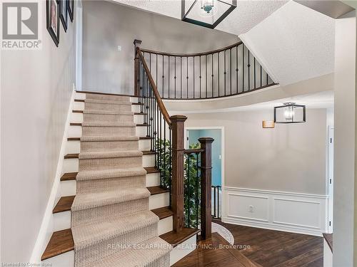 2079 Hunters Wood Drive, Burlington, ON - Indoor Photo Showing Other Room