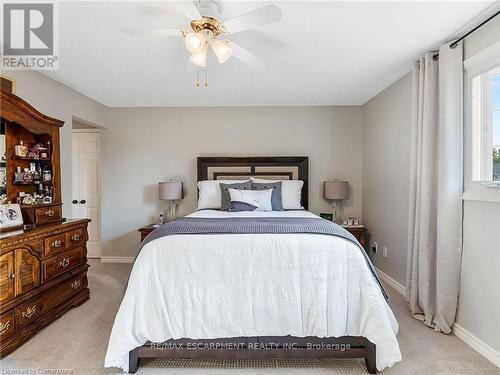 2079 Hunters Wood Drive, Burlington, ON - Indoor Photo Showing Bedroom