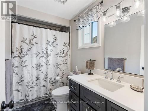 2079 Hunters Wood Drive, Burlington, ON - Indoor Photo Showing Bathroom