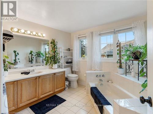 2079 Hunters Wood Drive, Burlington, ON - Indoor Photo Showing Bathroom