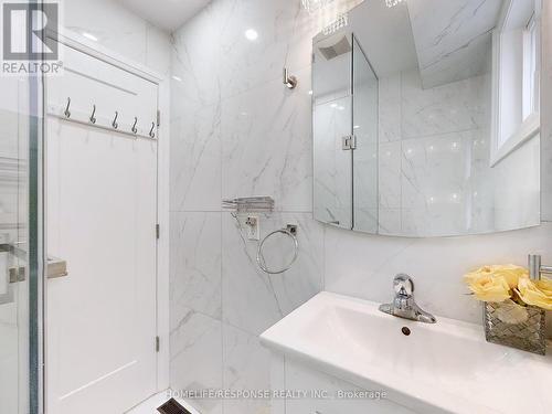 4373 Jenkins Crescent, Mississauga, ON - Indoor Photo Showing Bathroom