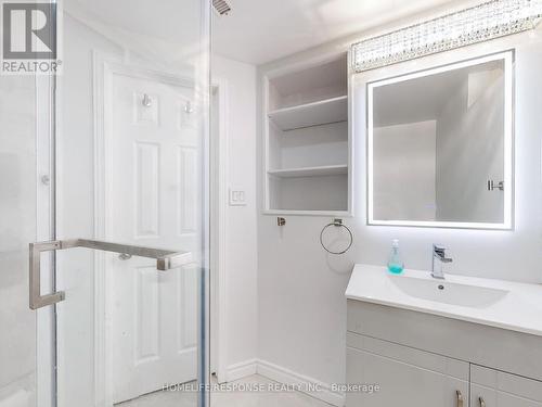 4373 Jenkins Crescent, Mississauga, ON - Indoor Photo Showing Bathroom