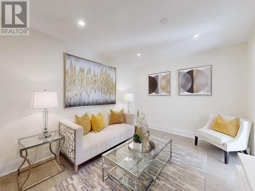 4373 Jenkins Crescent, Mississauga, ON - Indoor Photo Showing Living Room