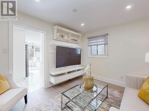 4373 Jenkins Crescent, Mississauga, ON - Indoor Photo Showing Living Room