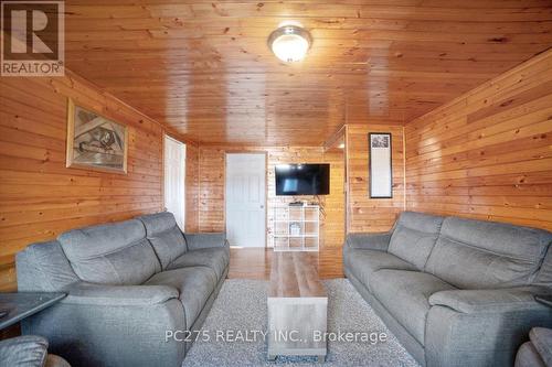 53137 Calton Line, Malahide, ON - Indoor Photo Showing Living Room