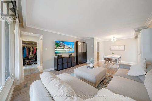 5500 Romanwood Crescent, Burlington, ON - Indoor Photo Showing Living Room