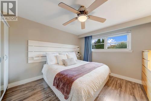 5500 Romanwood Crescent, Burlington, ON - Indoor Photo Showing Bedroom