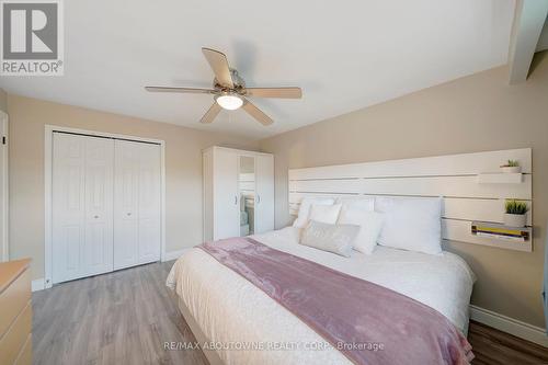 5500 Romanwood Crescent, Burlington, ON - Indoor Photo Showing Bedroom