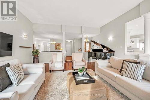 91 Southcreek Court, Hamilton, ON - Indoor Photo Showing Living Room