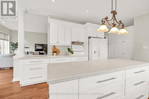 91 Southcreek Court, Hamilton, ON - Indoor Photo Showing Kitchen