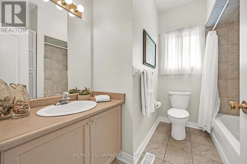 91 Southcreek Court, Hamilton, ON - Indoor Photo Showing Bathroom