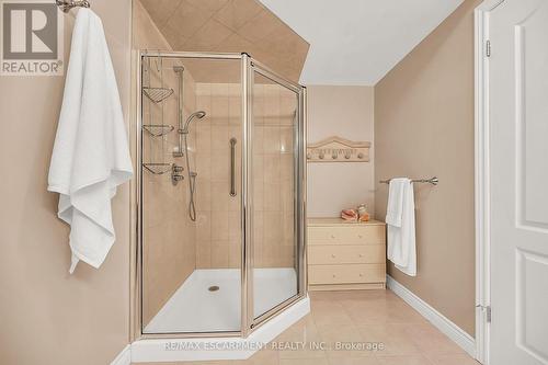 91 Southcreek Court, Hamilton, ON - Indoor Photo Showing Bathroom