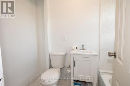 4 - 30 Classic Avenue, Welland, ON - Indoor Photo Showing Bathroom