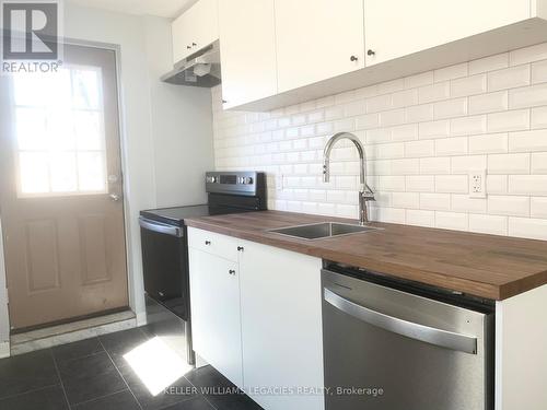 2 - 193 Wentworth Street N, Hamilton, ON - Indoor Photo Showing Kitchen