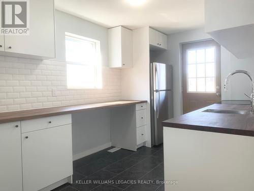 2 - 193 Wentworth Street N, Hamilton, ON - Indoor Photo Showing Kitchen