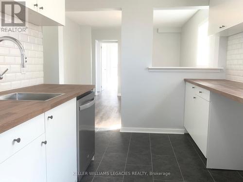 2 - 193 Wentworth Street N, Hamilton, ON - Indoor Photo Showing Kitchen