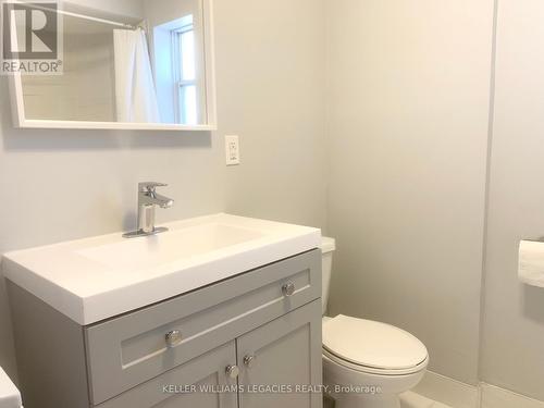 2 - 193 Wentworth Street N, Hamilton, ON - Indoor Photo Showing Bathroom