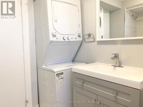 2 - 193 Wentworth Street N, Hamilton, ON - Indoor Photo Showing Laundry Room