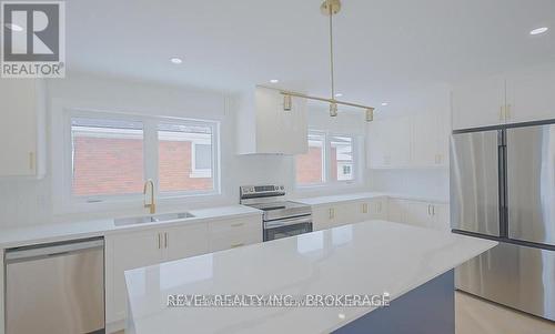 Upper - 33 Callie Road, Hamilton, ON - Indoor Photo Showing Kitchen With Stainless Steel Kitchen With Upgraded Kitchen