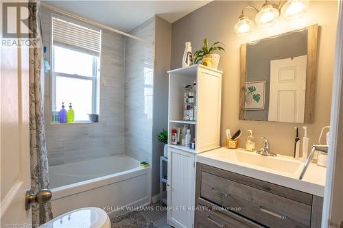 165 Emerald Street N, Hamilton, ON - Indoor Photo Showing Bathroom