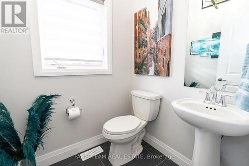 135 Ritchie Crescent, Springwater, ON - Indoor Photo Showing Bathroom