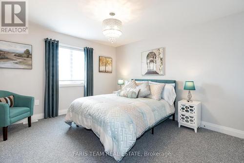 135 Ritchie Crescent, Springwater, ON - Indoor Photo Showing Bedroom