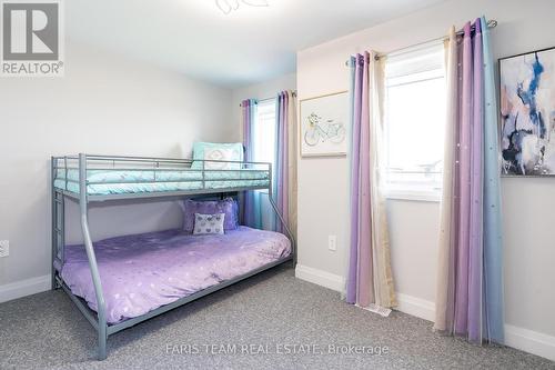 135 Ritchie Crescent, Springwater, ON - Indoor Photo Showing Bedroom