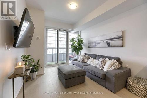 1915 - 30 Shore Breeze Drive, Toronto, ON - Indoor Photo Showing Living Room