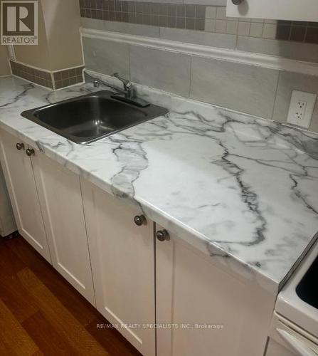 Lower - 20 Roseville Drive, Brampton, ON - Indoor Photo Showing Kitchen