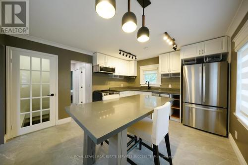 1473 Sixth Line, Oakville, ON - Indoor Photo Showing Kitchen