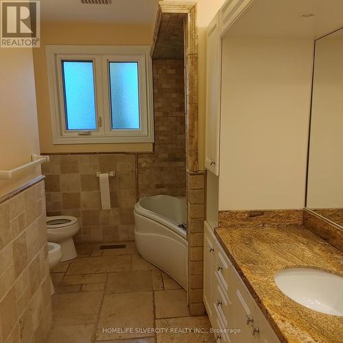 849 Calder Road, Mississauga, ON - Indoor Photo Showing Bathroom