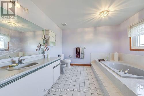 2627 Comet Court, Mississauga, ON - Indoor Photo Showing Bathroom