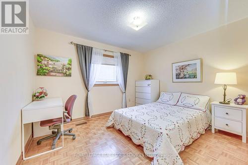 2627 Comet Court, Mississauga, ON - Indoor Photo Showing Bedroom