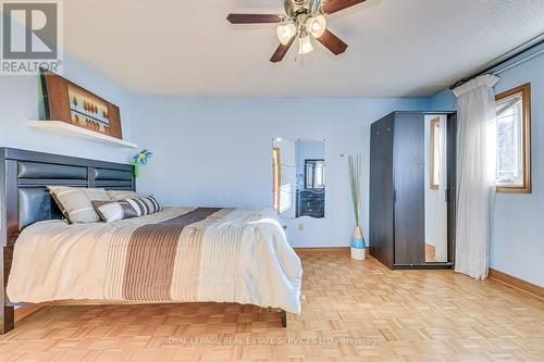 2627 Comet Court, Mississauga, ON - Indoor Photo Showing Bedroom