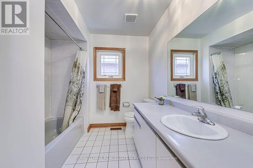 2627 Comet Court, Mississauga, ON - Indoor Photo Showing Bathroom