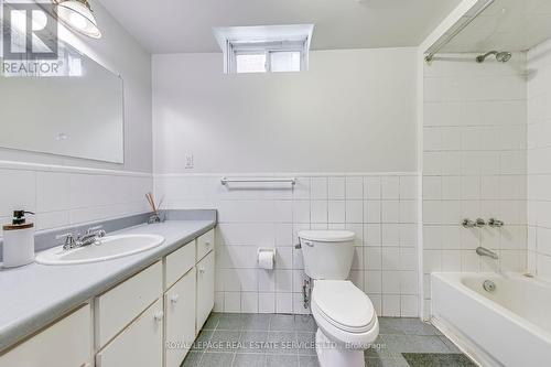 2627 Comet Court, Mississauga, ON - Indoor Photo Showing Bathroom