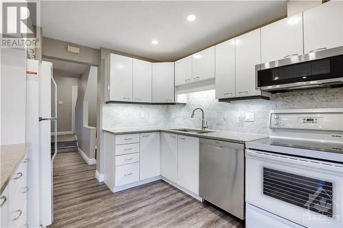 48 Burnetts Grove Circle, Nepean, ON - Indoor Photo Showing Kitchen With Upgraded Kitchen