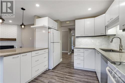 48 Burnetts Grove Circle, Nepean, ON - Indoor Photo Showing Kitchen With Upgraded Kitchen