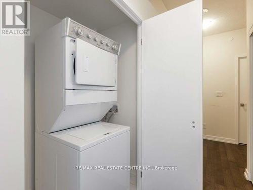 3202 - 4011 Brickstone Mews, Mississauga, ON - Indoor Photo Showing Laundry Room