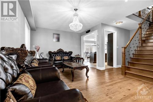 634 Silver Spruce Way, Ottawa, ON - Indoor Photo Showing Living Room