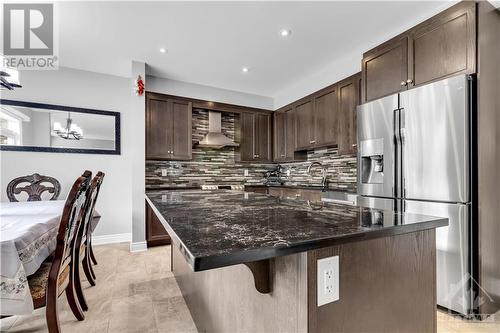 634 Silver Spruce Way, Ottawa, ON - Indoor Photo Showing Kitchen With Upgraded Kitchen