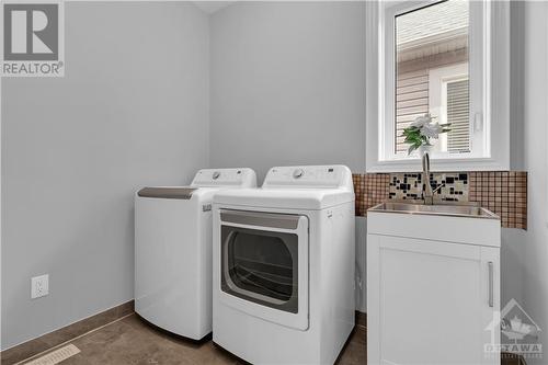 634 Silver Spruce Way, Ottawa, ON - Indoor Photo Showing Laundry Room