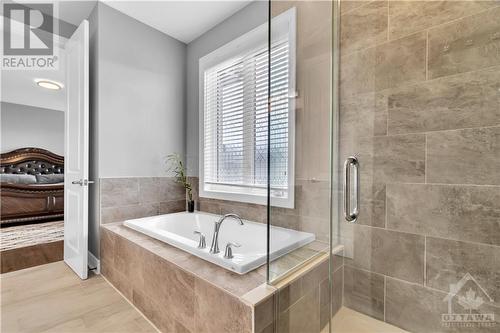 634 Silver Spruce Way, Ottawa, ON - Indoor Photo Showing Bathroom