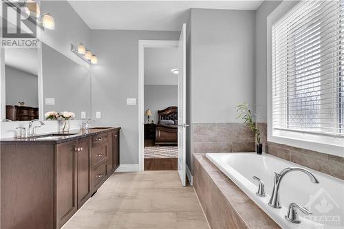 634 Silver Spruce Way, Ottawa, ON - Indoor Photo Showing Bathroom