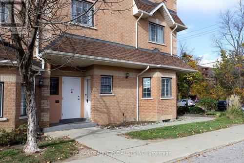 101 - 98 William Street, Mississauga, ON - Outdoor