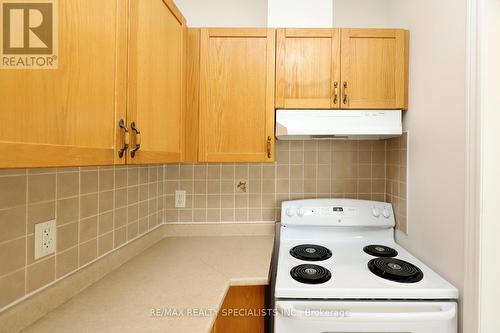 101 - 98 William Street, Mississauga, ON - Indoor Photo Showing Kitchen