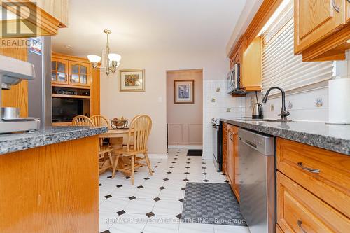 38 Basildon Crescent, Brampton, ON - Indoor Photo Showing Kitchen